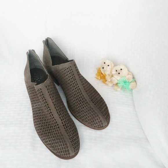 NEW Vince Camuto Perforated Ankle Boot, Bootie, Women Size 7.5 - Picture 6 of 6